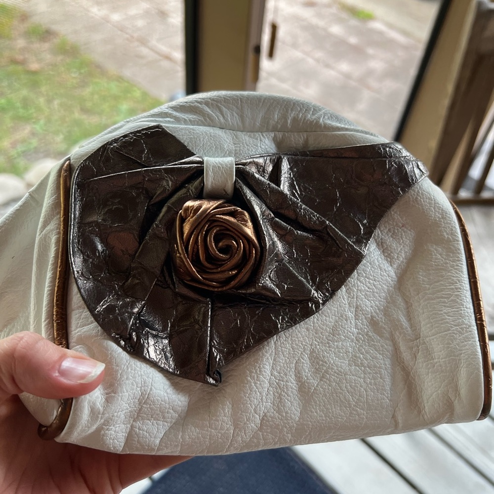 VINTAGE genuine leather clamshell handbag
